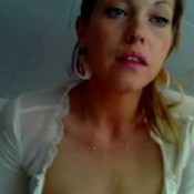 camgirl smells her stinky butthole -