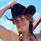 Naughtyredfarmgirl