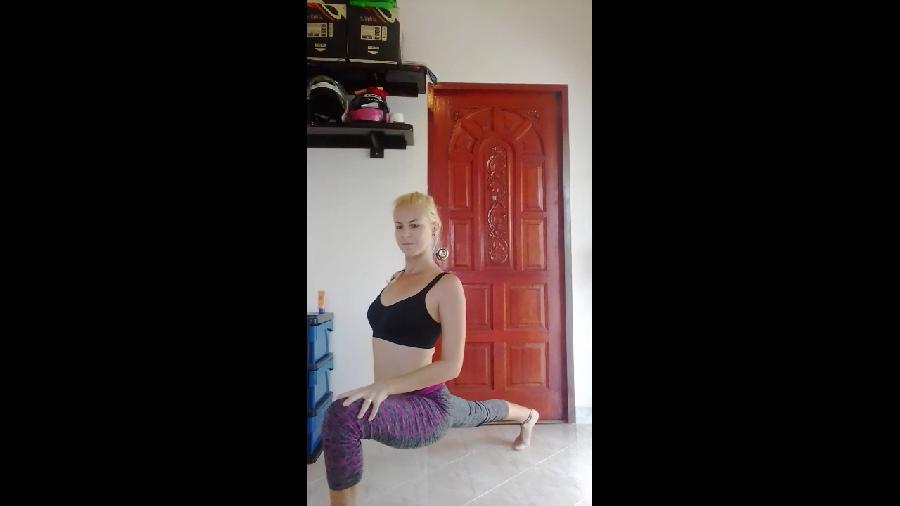 flexible girl peeing and wetting herself in yoga pants missanja