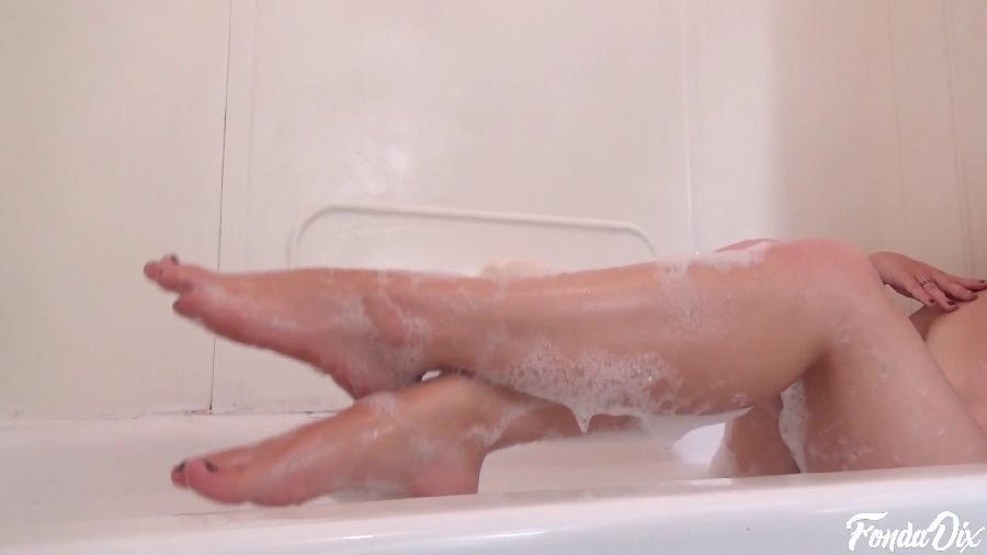fonda`s feet get a bubble bath [hd ] hd fonda dix