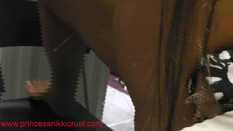 anna-maria and nikki pee 04 hd mikadoshop