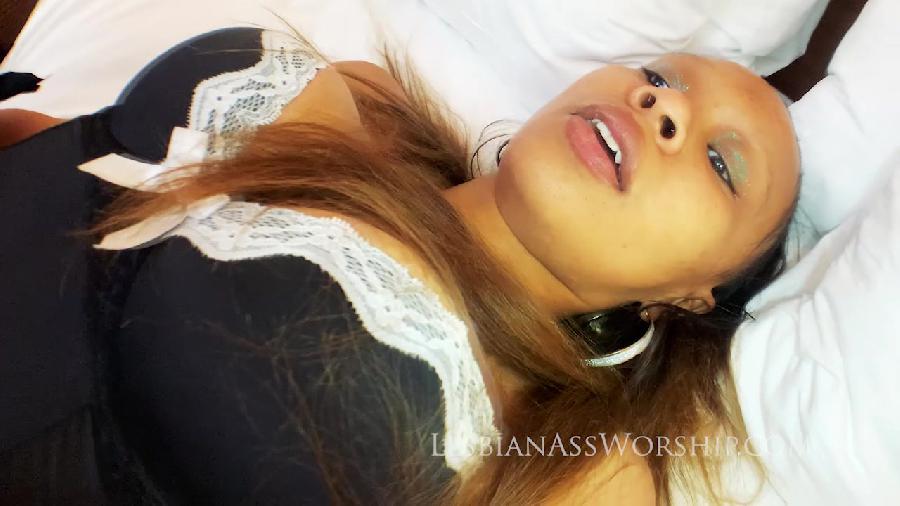 Amora And Fun Size Lesbianassworship