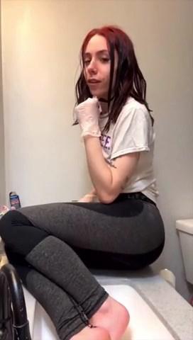 Thatgassygirlie Farting In The Kitchen