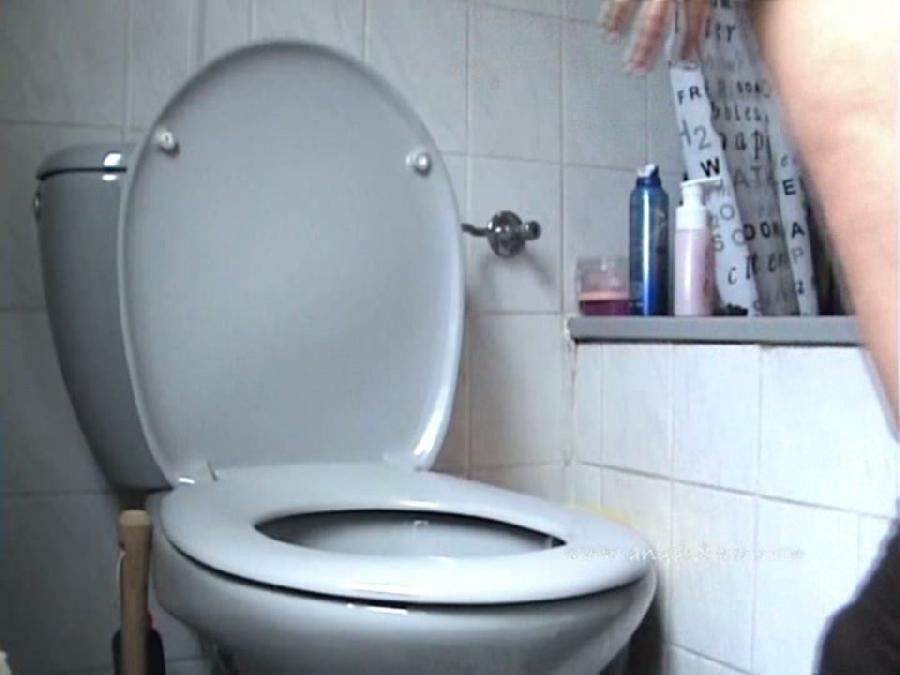 Ana Didovic Dump In The Toilet